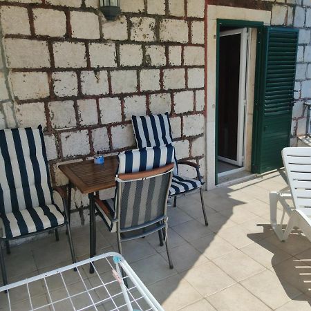 Apartments Mladenka Brist Zewnętrze zdjęcie