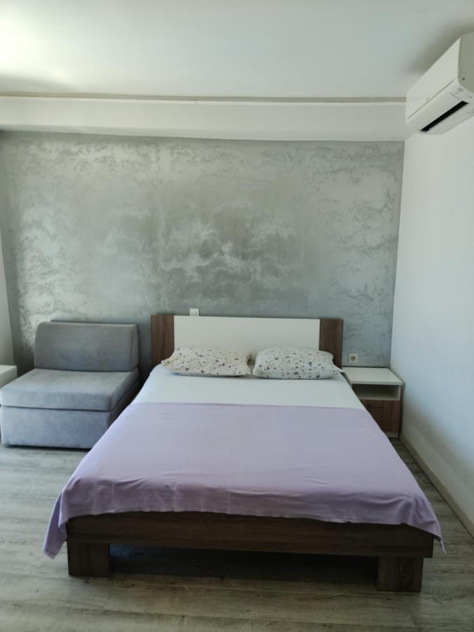 Apartments Mladenka Brist Zewnętrze zdjęcie