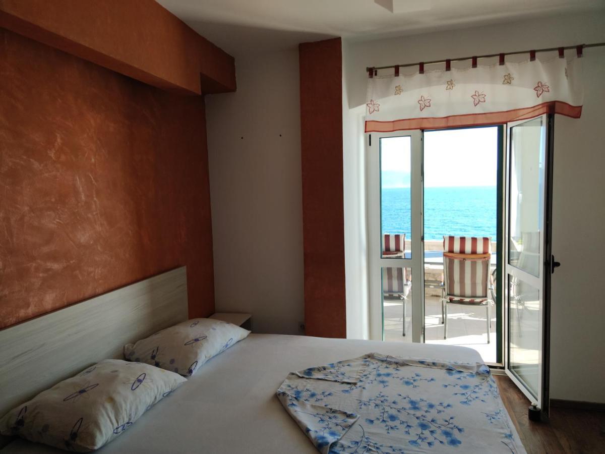 Apartments Mladenka Brist Zewnętrze zdjęcie