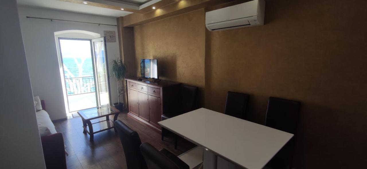 Apartments Mladenka Brist Zewnętrze zdjęcie