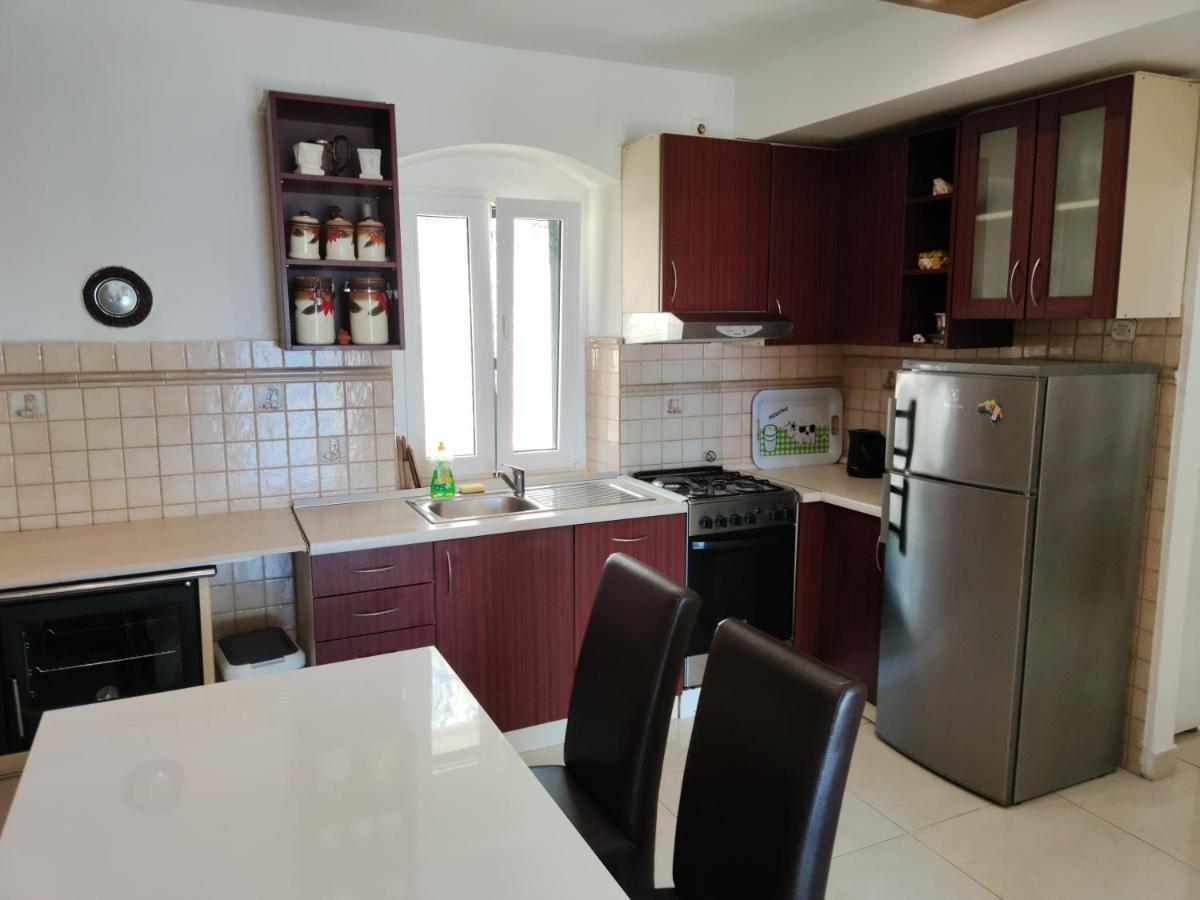 Apartments Mladenka Brist Zewnętrze zdjęcie