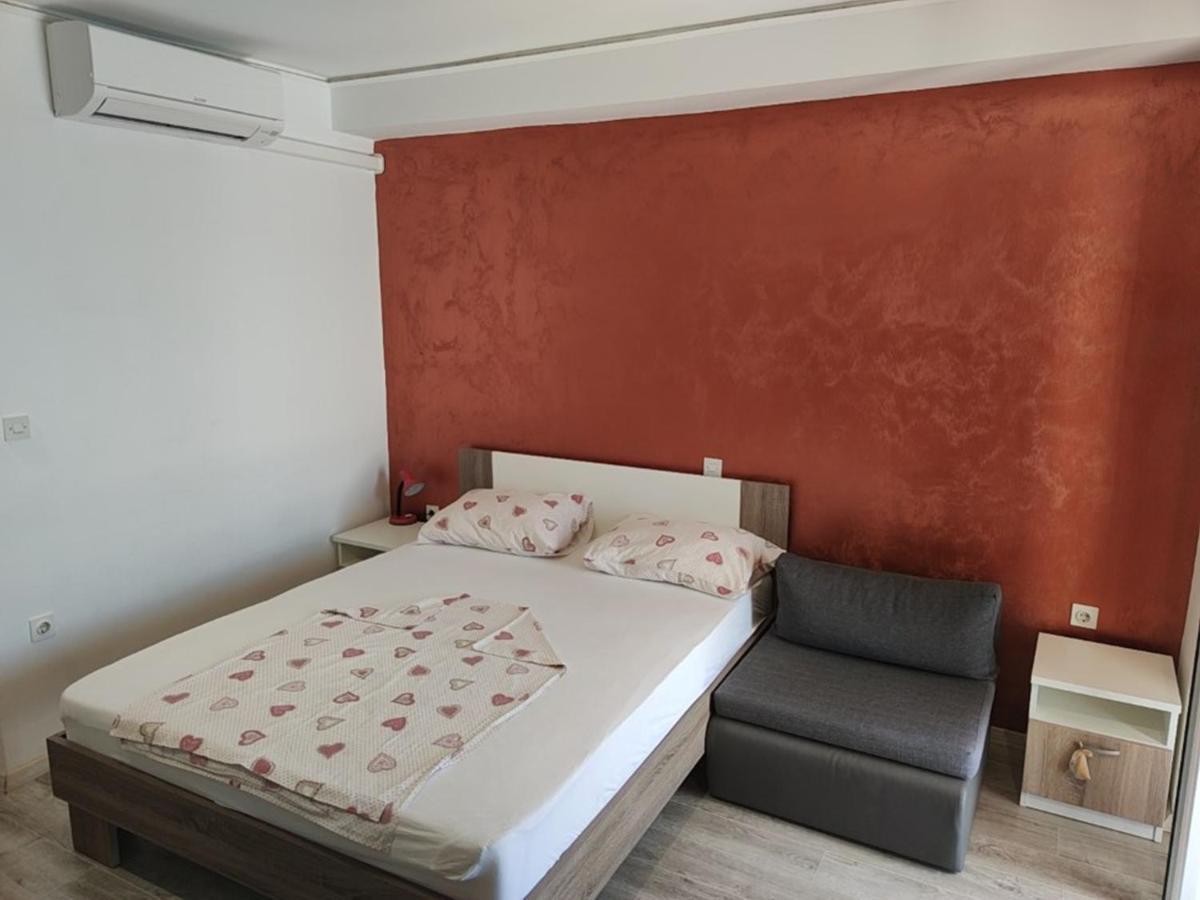 Apartments Mladenka Brist Zewnętrze zdjęcie