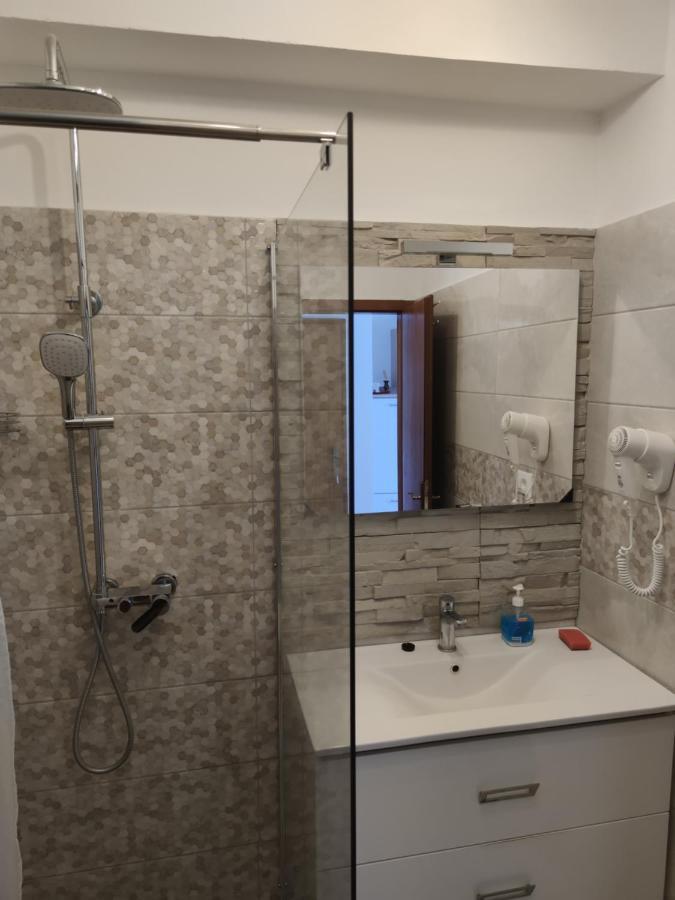 Apartments Mladenka Brist Zewnętrze zdjęcie