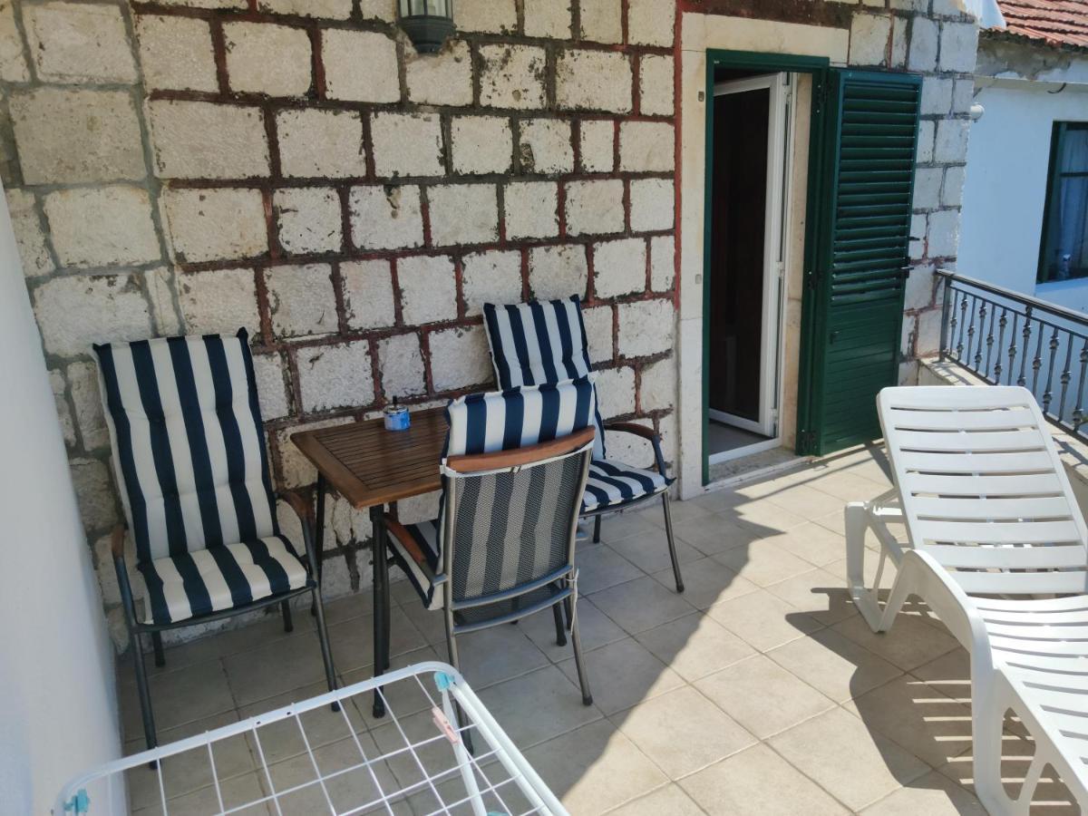 Apartments Mladenka Brist Zewnętrze zdjęcie