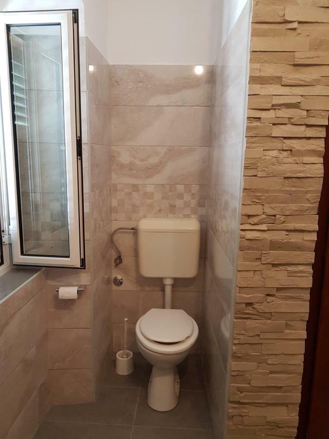 Apartments Mladenka Brist Zewnętrze zdjęcie